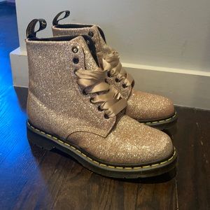 ⭐️Rose Gold Glitter Dr Marten’s ! ⭐️size 9